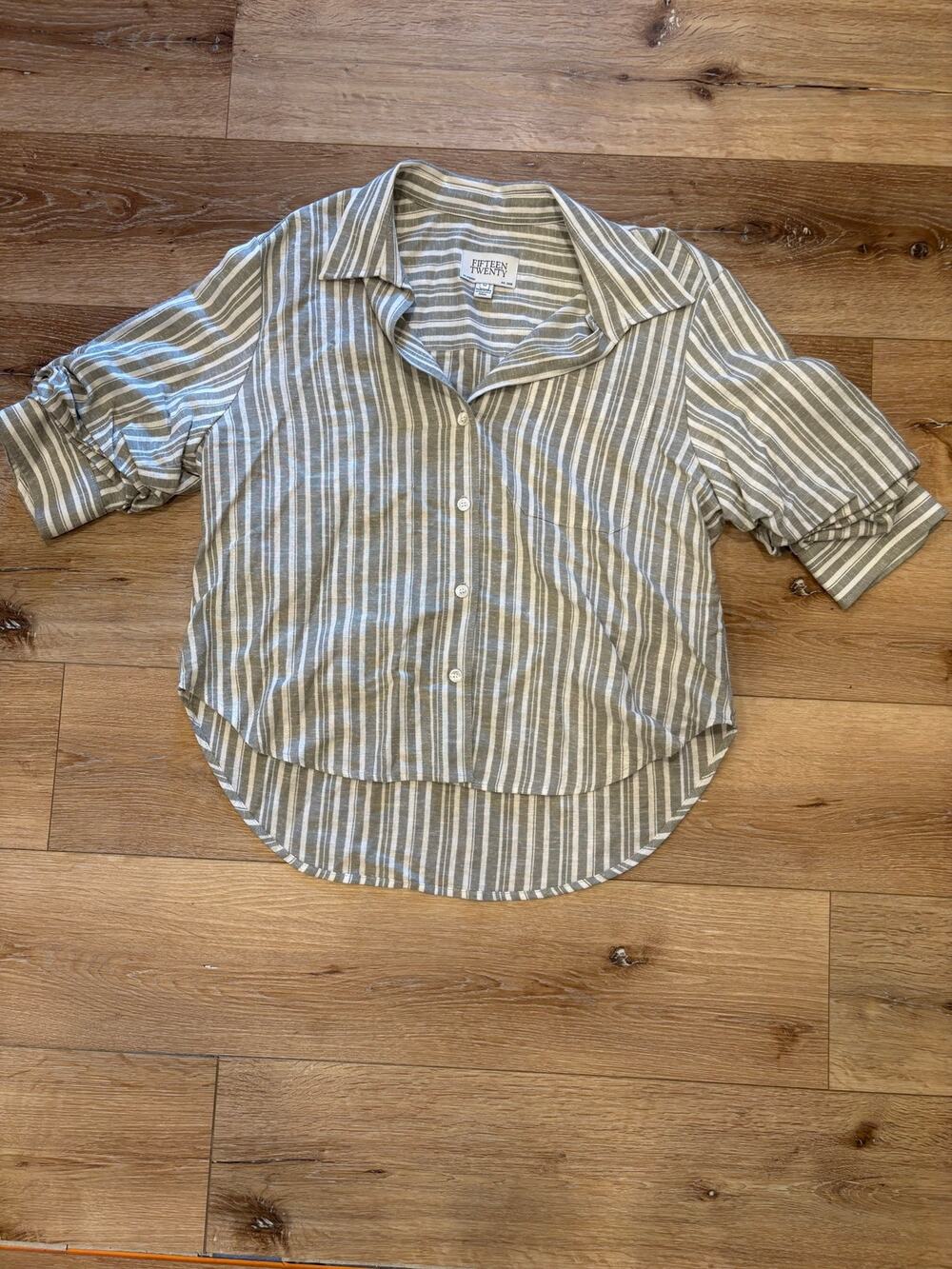 FifteenTwenty Womens Sage Green& White Stripe ButtonUp Shirt w/ Scrunch Sleeve-M